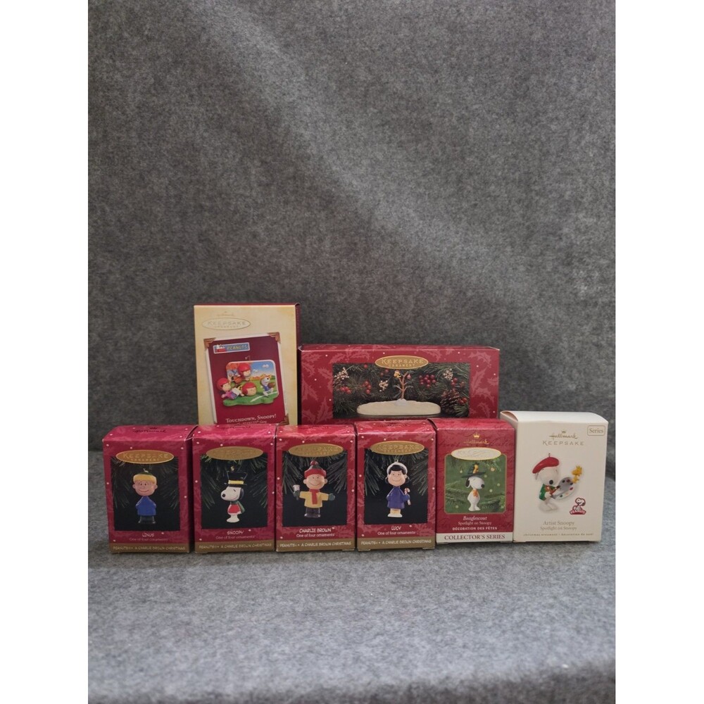 Hallmark Peanuts Lot Of 7 Charlie Brown Snoopy Lucy Keepsake Ornaments And Tree